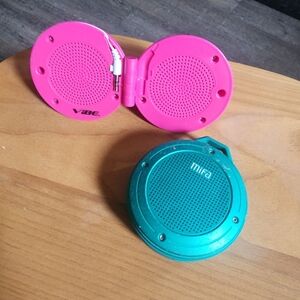 2 Portable Speakers